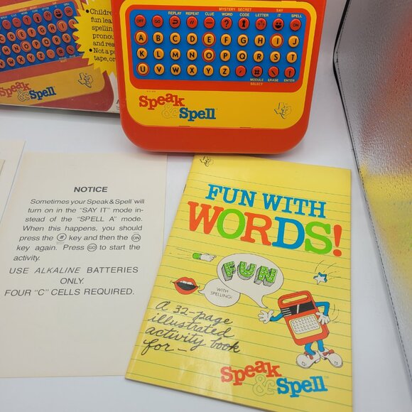1978 Speak & Spell w/Raised Buttons Keys & Activity Book Orig Box - Picture 4 of 8